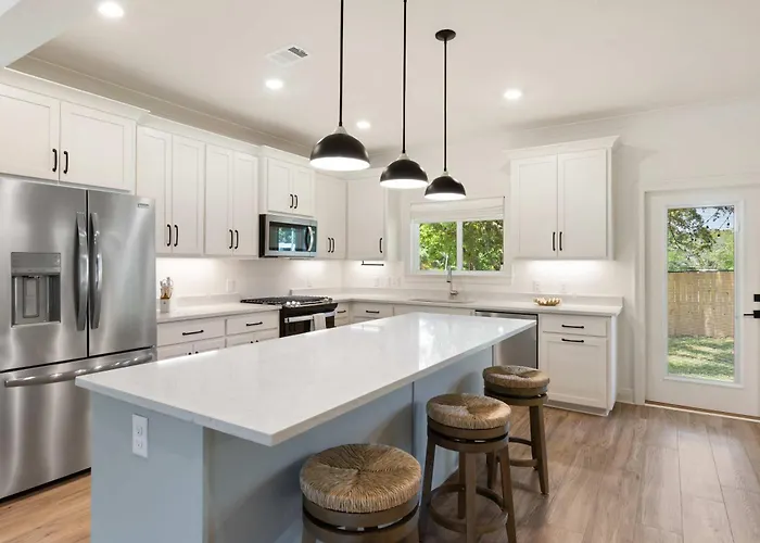 Spacious 3 Bedroom Near Beaches And Shopping Holiday home Pensacola