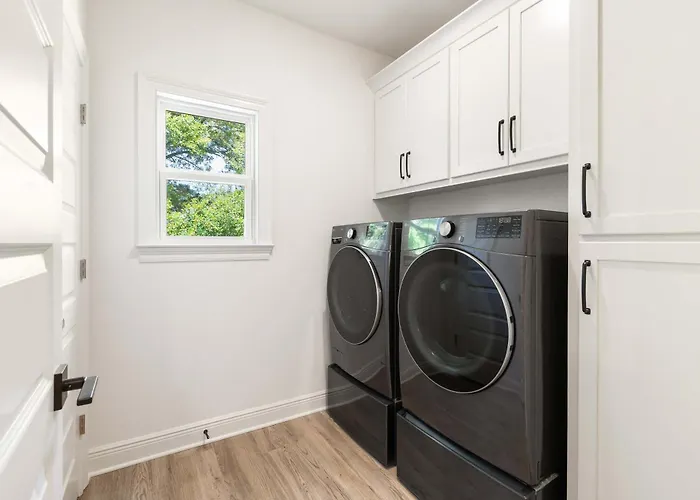 Spacious 3 Bedroom Near Beaches And Shopping Pensacola