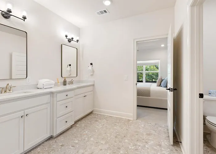 Spacious 3 Bedroom Near Beaches And Shopping * Pensacola