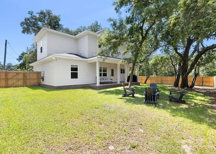 Spacious 3 Bedroom Near Beaches And Shopping Holiday home Pensacola